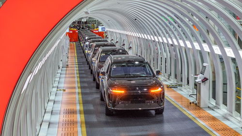 聆聽2025 聽，創新的激流——新能源汽車